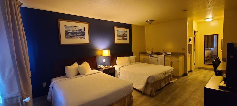 Empire & Hotel 3*