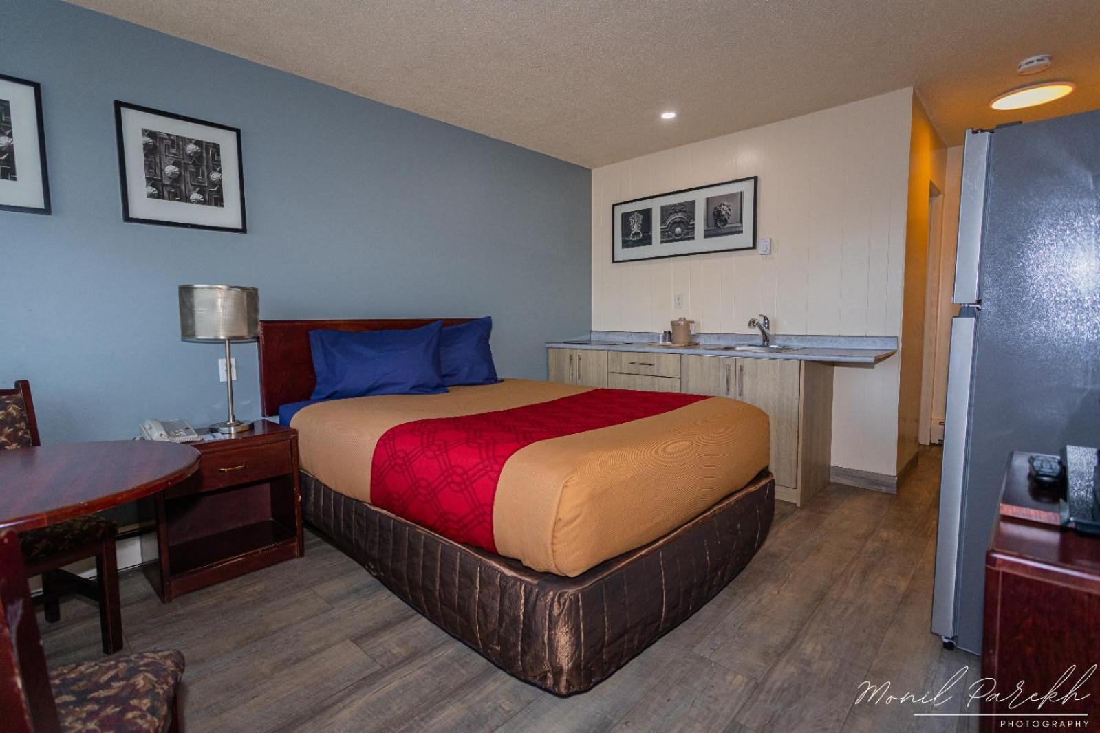Empire & Hotel Penhold